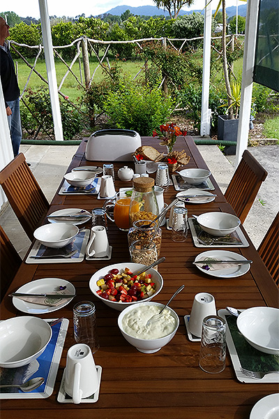 Bed and Breakfast Coromandel - Jacaranda Lodge - Table Spread