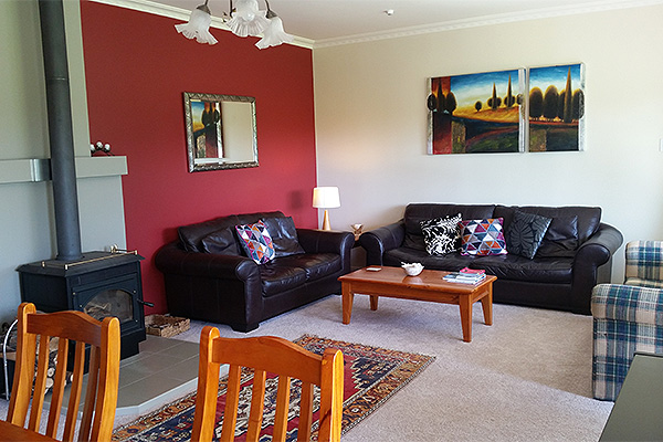 B&B Lodging in the Coromandel - Jacaranda Lodge - Large Lounge